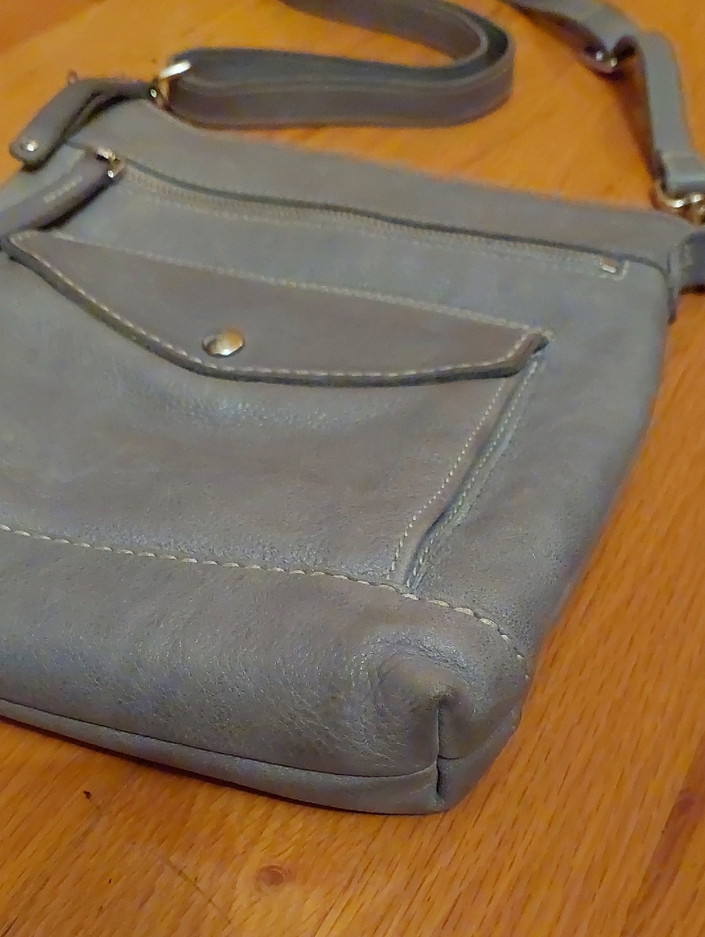 Bundle Roots Canada Crossbody Purses and Belt Bag - Picture 4 of 16